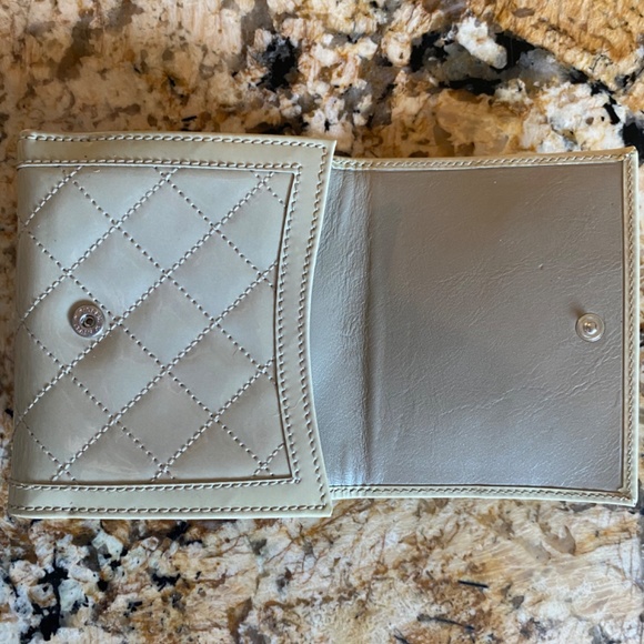 Burberry Small Patent Wallet - Picture 4 of 7